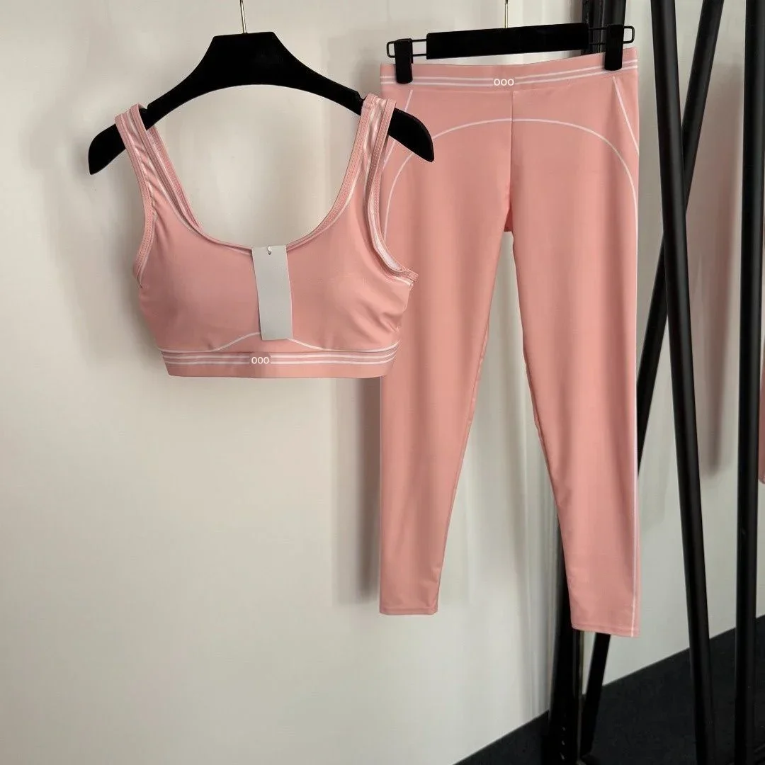 Yoga Và Fitness - Tank Top dan Celana Dua Potong